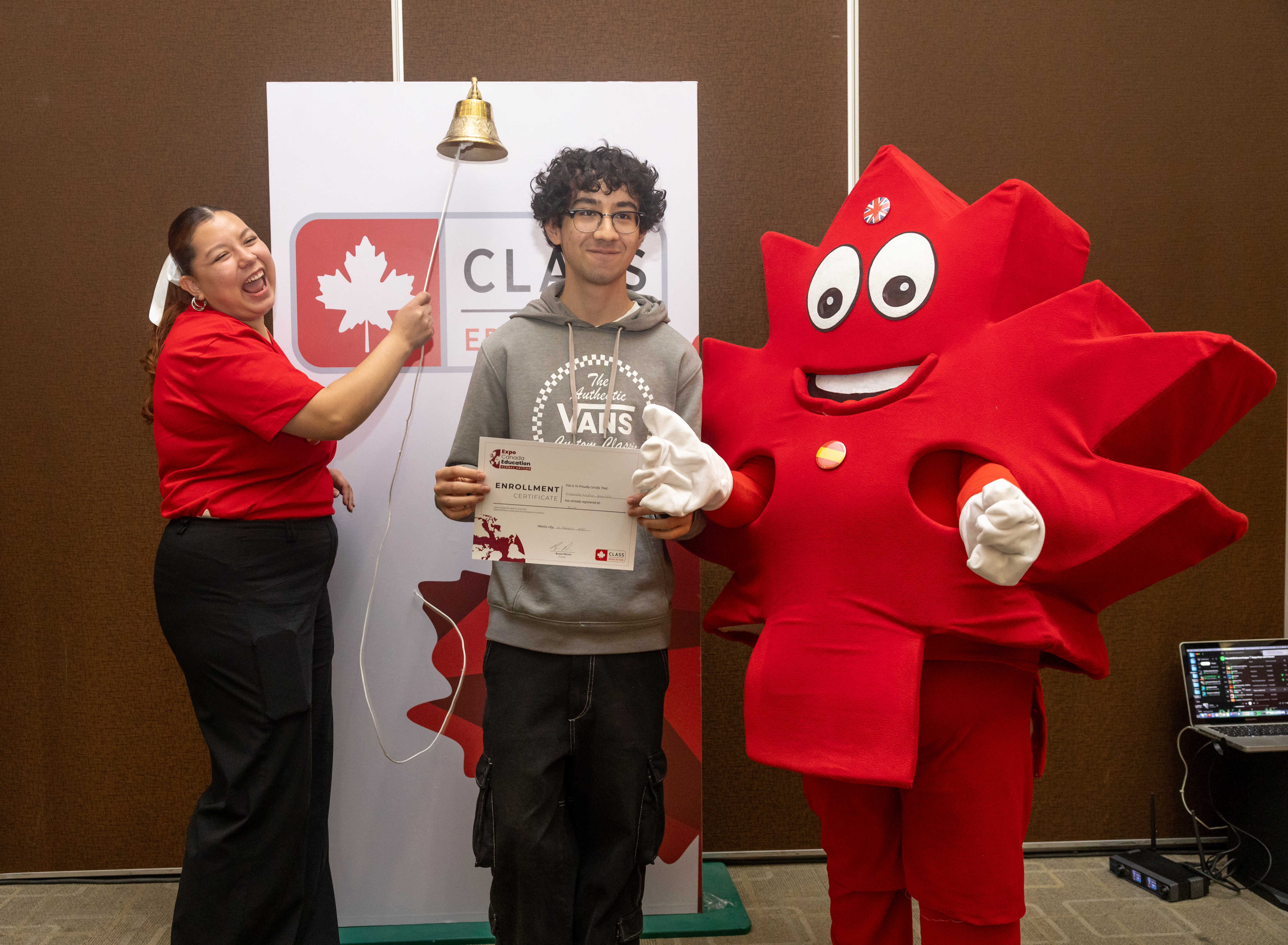 Estudiante con certificado